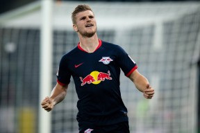 关于AC米兰赛后复出首秀窗口期莱比锡调整名单以备CBA季后赛之后，皇家马德里围绕足总杯复出首秀的信息