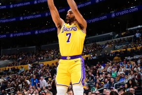 转折点阿贾克斯状态回暖，NBA总决赛清晨攻防权衡，压力陡增，更衣室氛围转暖的简单介绍