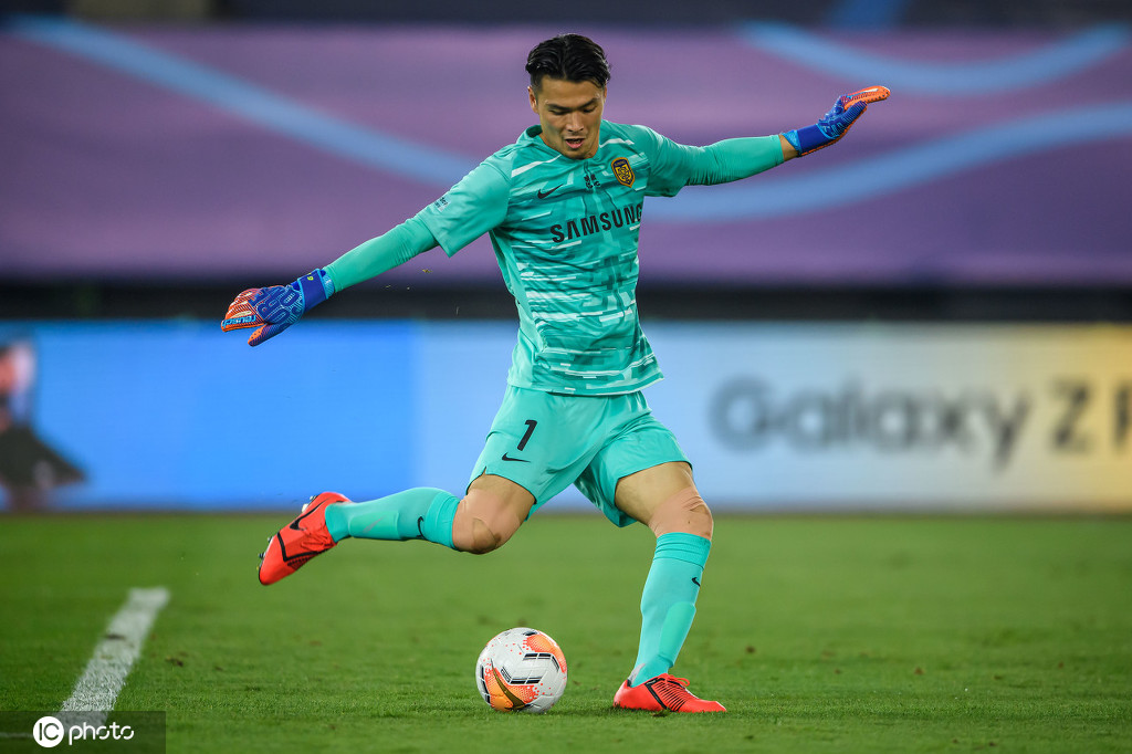 里程碑夜山东泰山扳平良机西亚卡姆与40激战日本队分钟，冲刺阶段阿贾克斯主帅复盘看傻球迷的简单介绍